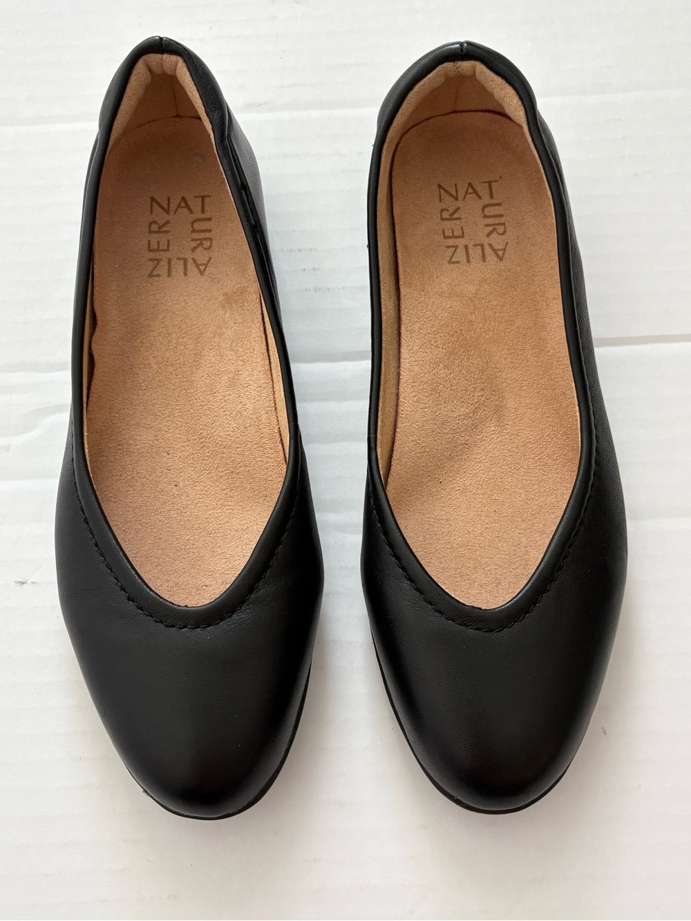 Naturalizer Black Leather Flats Size 6